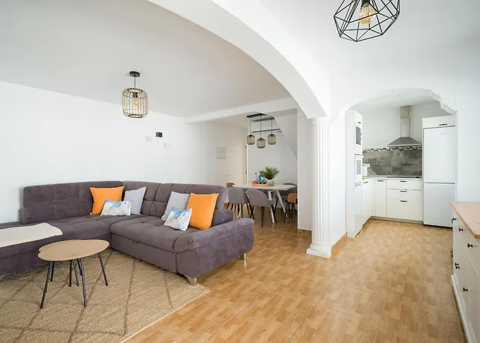 Sunset House Caideros 度假居 *