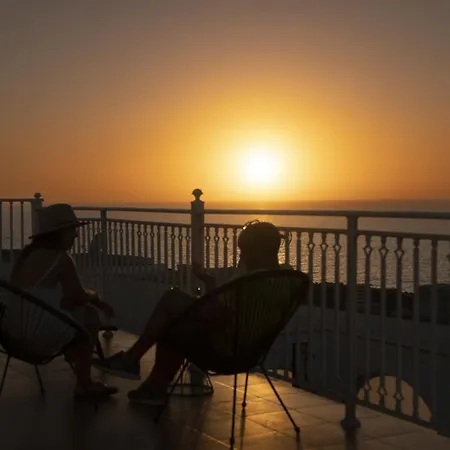 Sunset House Caideros * Моган