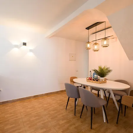 Semesterbostad Sunset House Caideros